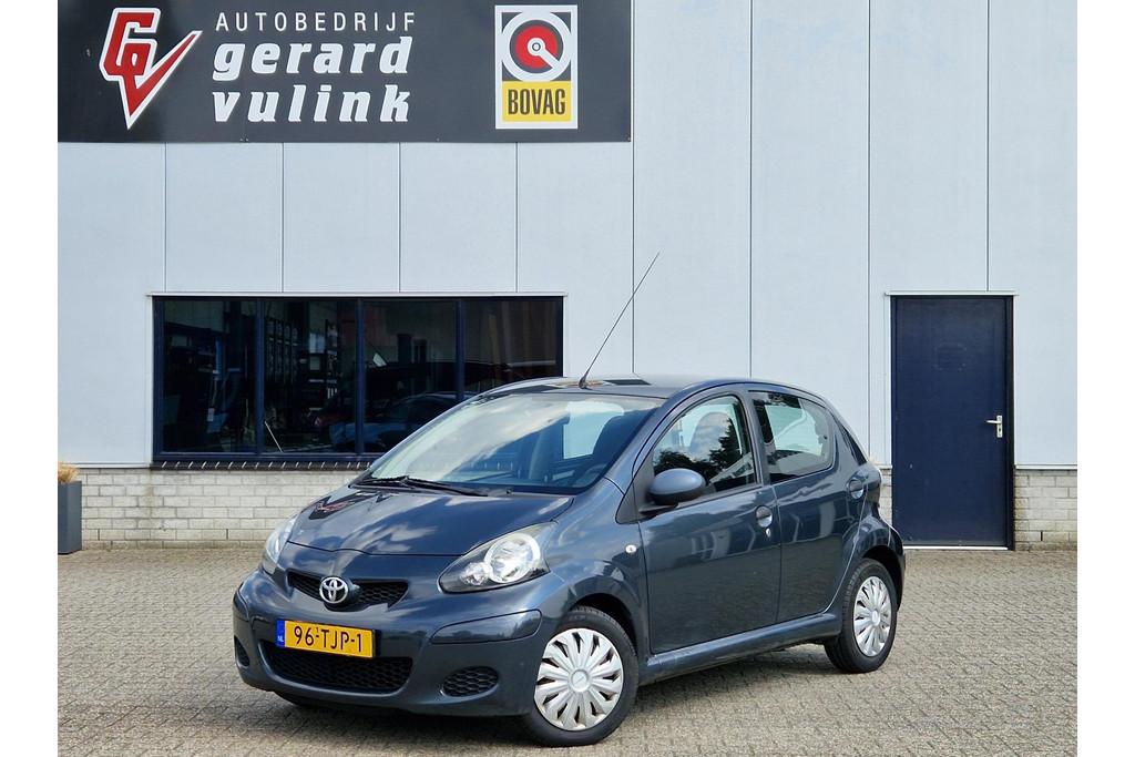 Toyota Aygo 1.0-12V Now MEENEEMPRIJS LEES ADVERTENTIE 55444100-0.jpg | Autobedrijf Gerard Vulink