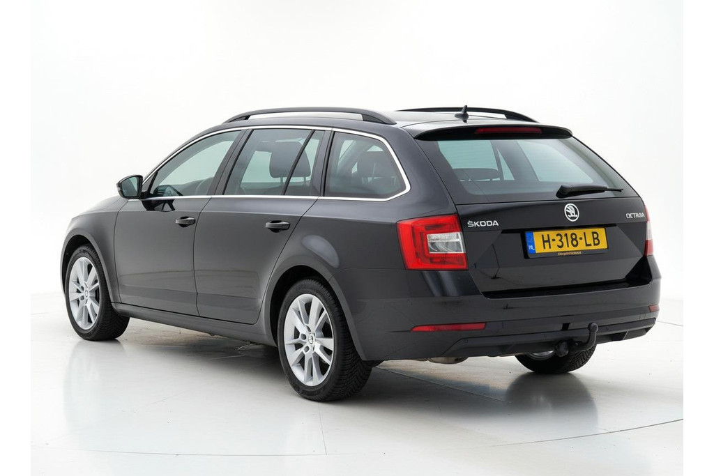 Škoda Octavia Combi 1.5 TSI Business Edition TREKHAAK PDC CARPLAY 56200781-2.jpg | Autobedrijf Gerard Vulink